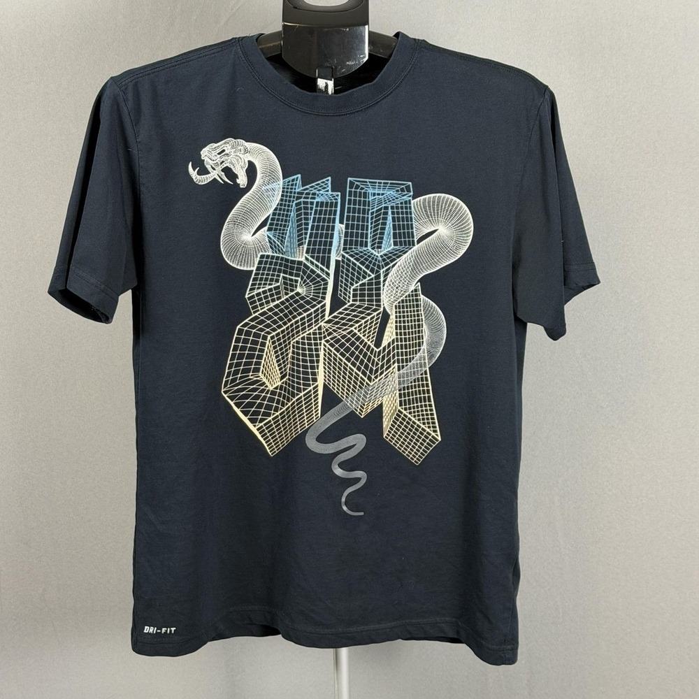 Nike Dri-FIT Shirt Mens Medium Black Snake 3D City Graphic‎ Athletic Tee